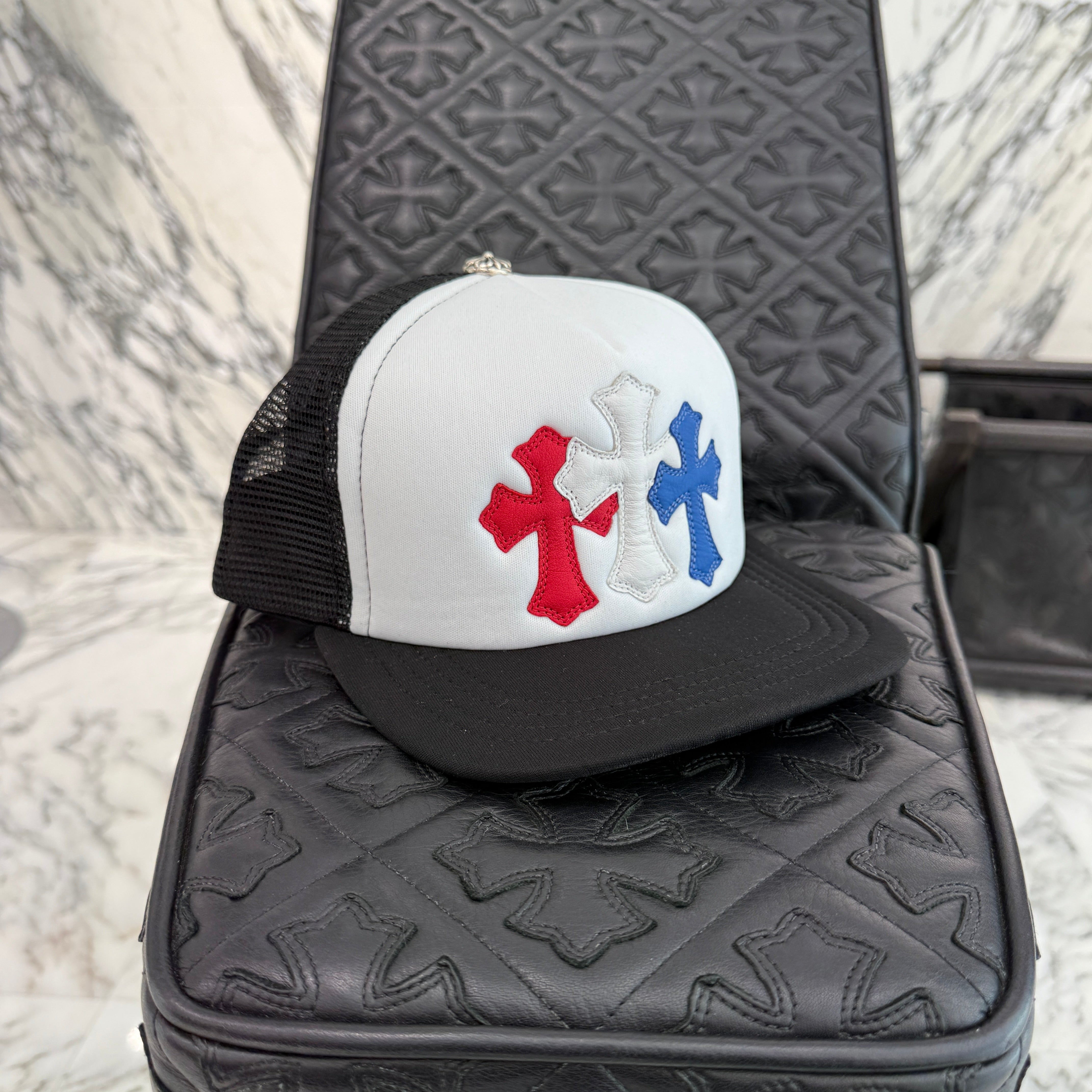 CHROME HEARTS Tricolor Triple Cross Patch Trucker Cap ONE SIZE(51-61)クロムハーツ トリコロール トリプルクロスパッチ トラッカーキャップ ONE SIZE(51-61)